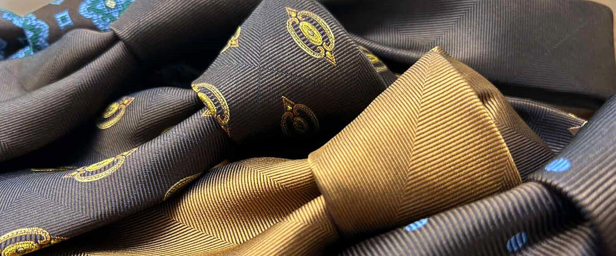 シーン別、茶（ブラウン）ネクタイの活用方法